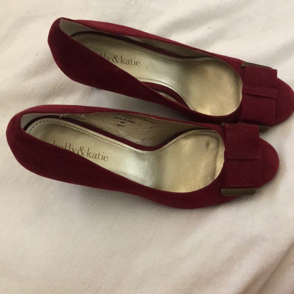 KELLY & KATIE Jana Red Suede Heels size 8